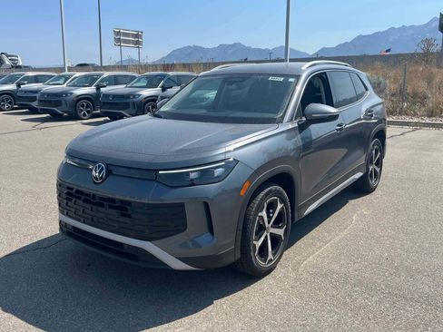 New 2025 Volkswagen Tiguan SE image 1