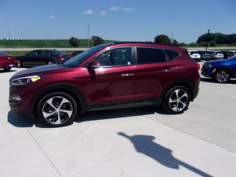 Used 2016 Hyundai Tucson Limited w/ Option Group 03 FWD image 6