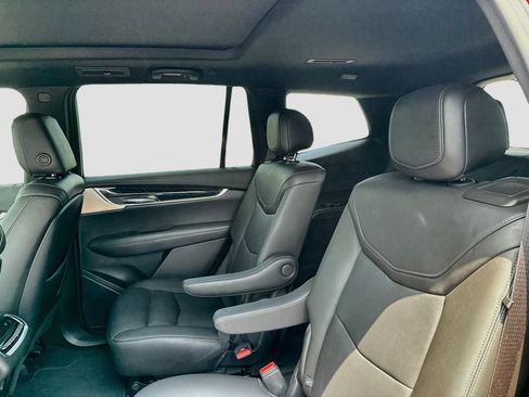 Used 2023 Cadillac XT6 Premium Luxury w/ Technology Package FWD image 25