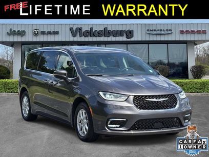 Used 2023 Chrysler Pacifica Touring-L