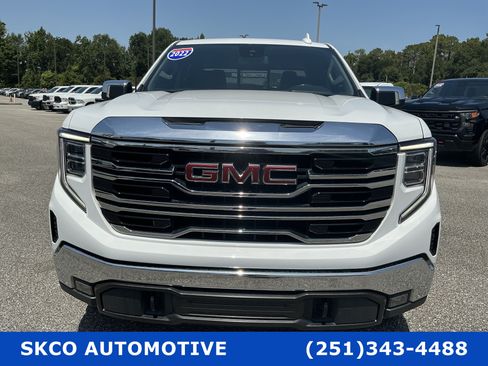 Used 2022 GMC Sierra 1500 SLT w/ SLT Convenience Package AWD/4WD image 8
