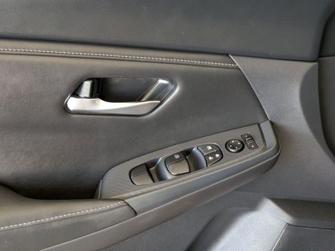 Used 2025 Nissan Sentra SV FWD image 10