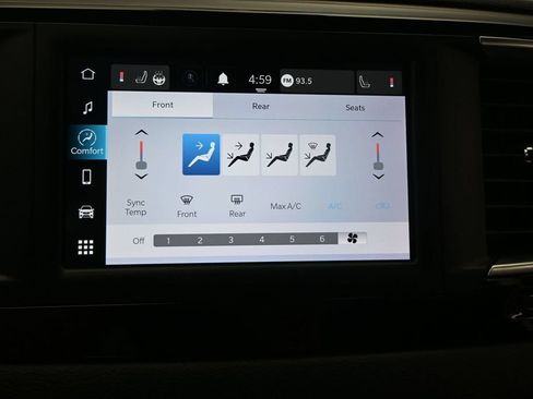Used 2023 Chrysler Voyager LX FWD image 23