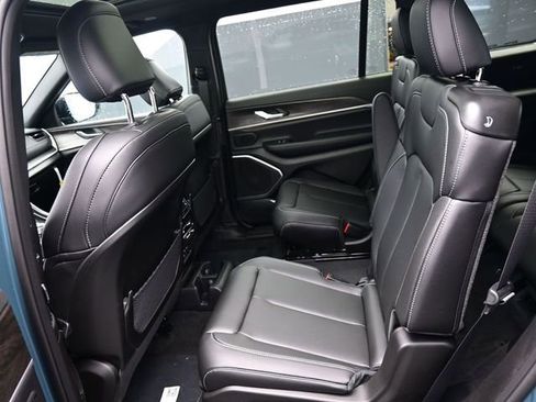 New 2026 Jeep Grand Cherokee L Limited AWD/4WD image 30