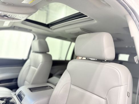 Used 2018 Chevrolet Suburban LT image 17