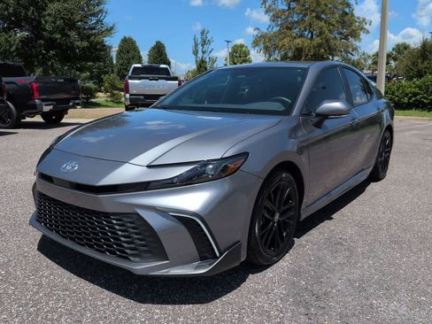 Used 2026 Toyota Camry SE FWD image 2