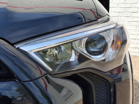 Used 2023 Toyota 4Runner SR5 AWD/4WD image 9