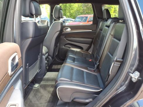 Used 2015 Jeep Grand Cherokee Overland w/ Advanced Technology Group AWD/4WD image 11