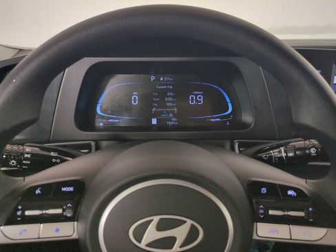 Used 2025 Hyundai Elantra SE FWD image 31