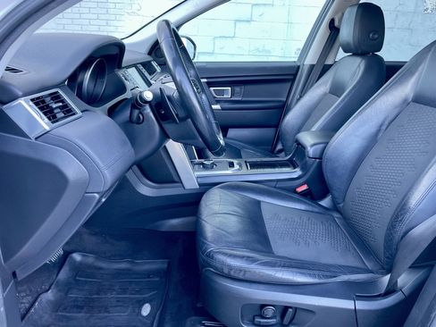 Used 2018 Land Rover Discovery Sport SE image 14