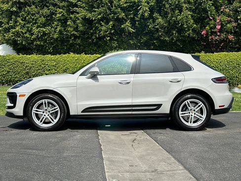 Used 2023 Porsche Macan image 2