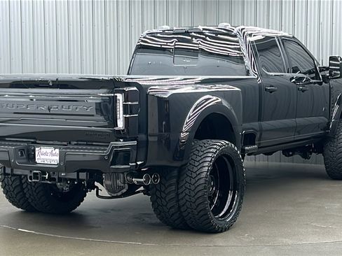 Used 2025 Ford F450 Platinum w/ FX4 Off-Road Package image 5