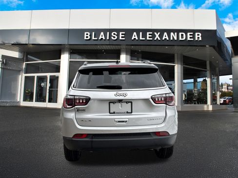 Used 2025 Jeep Compass Limited AWD/4WD image 4