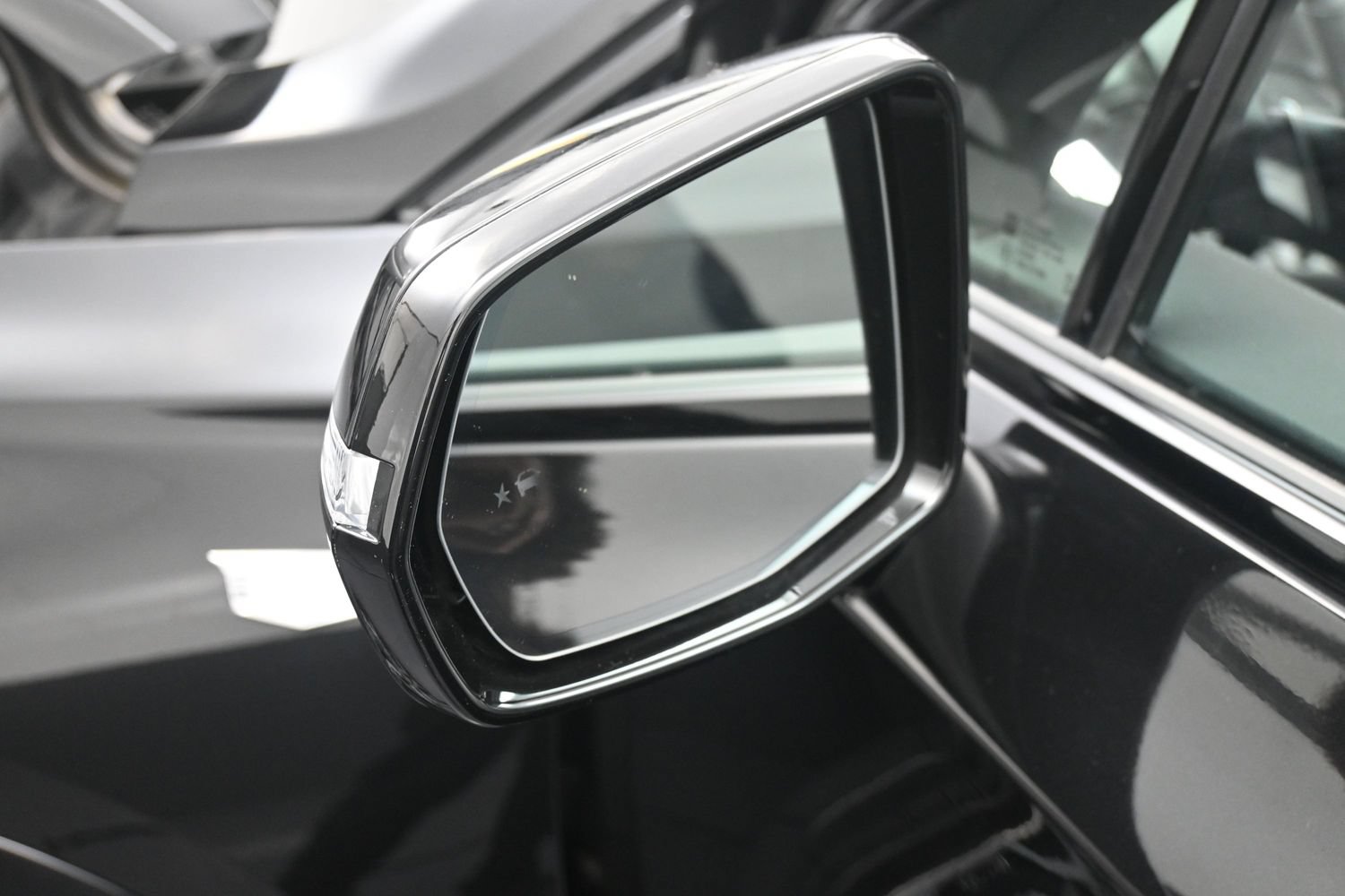 Used 2024 Cadillac XT6 Sport w/ Technology Package AWD/4WD image 18