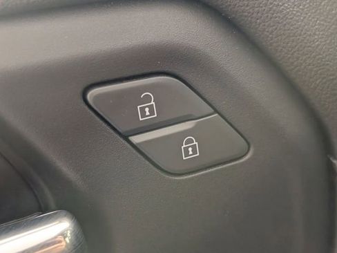 Used 2022 Chevrolet Silverado 1500 LT image 11