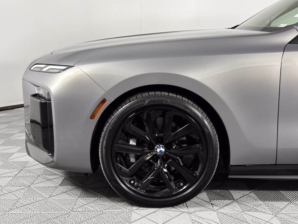 Certified 2024 BMW 760i xDrive AWD/4WD image 13