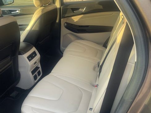 Used 2019 Ford Edge Titanium w/ Equipment Group 301A image 8