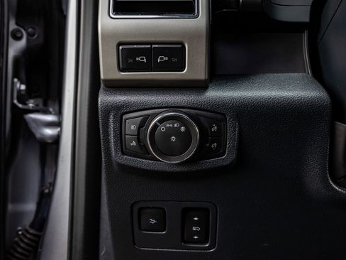 Used 2022 Ford F250 Lariat w/ Black Appearance Package image 22