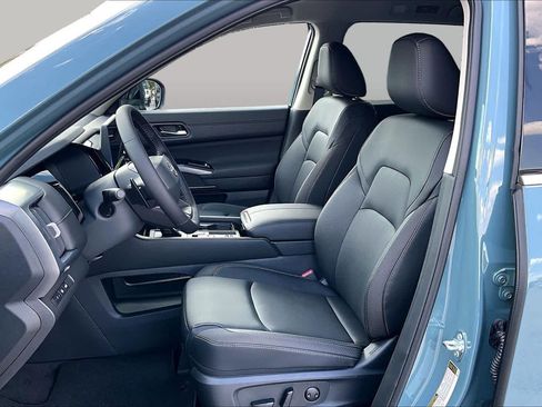 New 2026 Nissan Pathfinder SL FWD image 9
