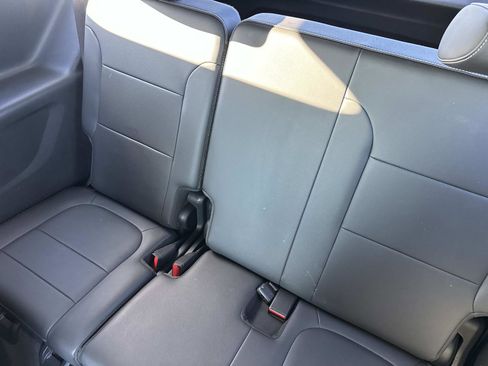 Certified 2023 Chevrolet Traverse LT w/ Rear Camera Mirror Package image 12