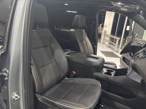 Used 2023 GMC Yukon XL SLT w/ SLT Premium Package image 45