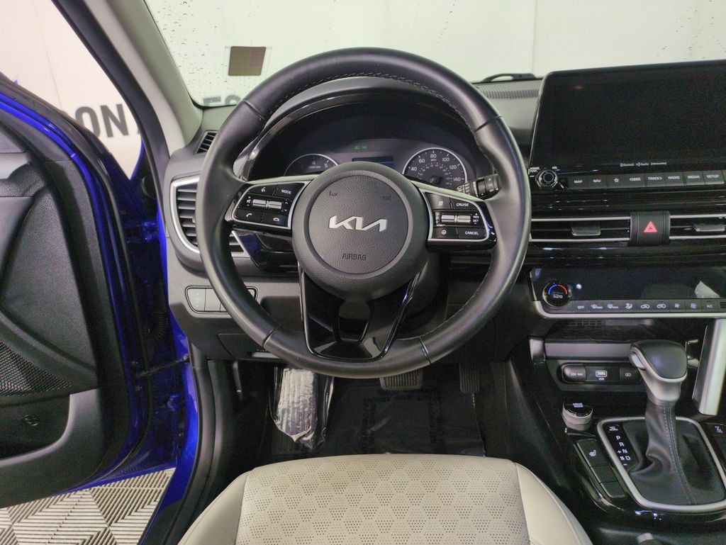 Used 2023 Kia Seltos EX AWD/4WD image 16