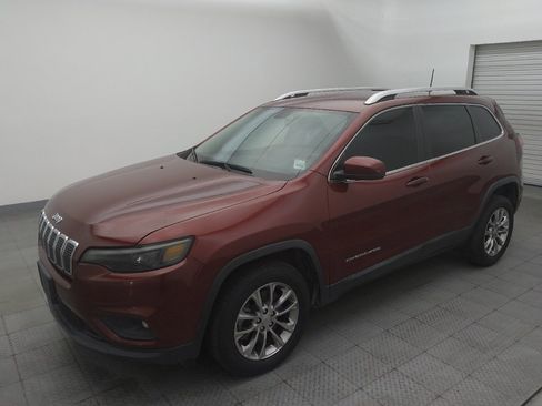 Used 2019 Jeep Cherokee Latitude Plus FWD image 2