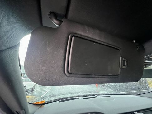 Certified 2025 Land Rover Range Rover Velar Dynamic SE image 25