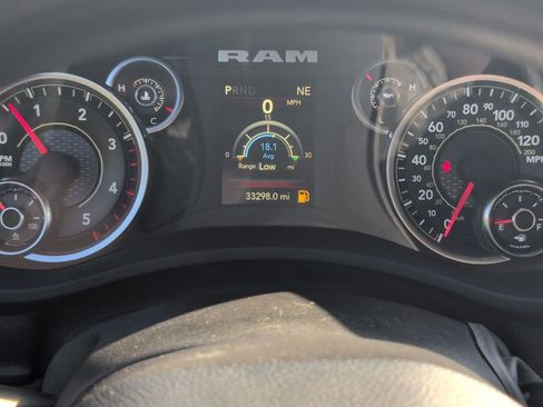 Used 2024 RAM 2500 Tradesman w/ Chrome Appearance Group image 19