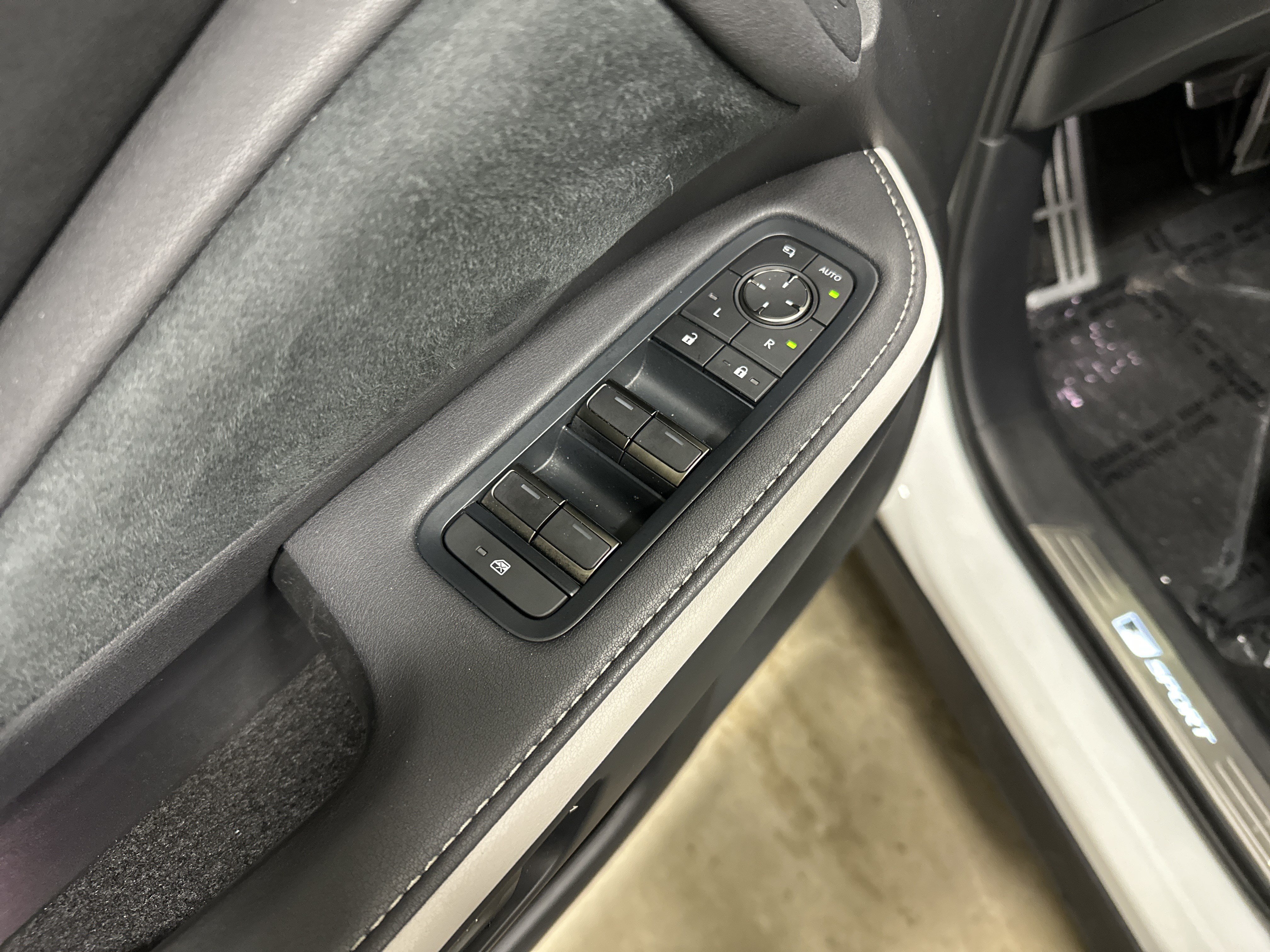 Certified 2026 Lexus TX 500h AWD w/ Technology Package image 15
