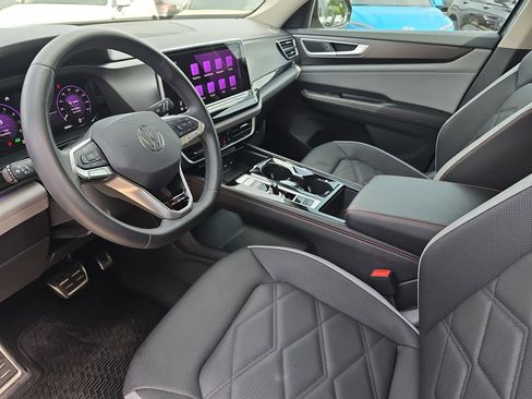 Used 2024 Volkswagen Atlas Peak Edition SE image 17