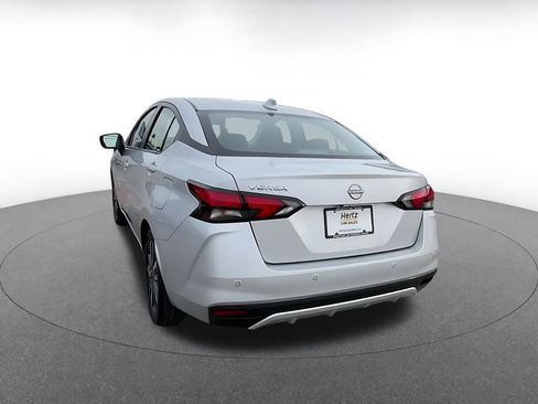 Used 2025 Nissan Versa SV image 11