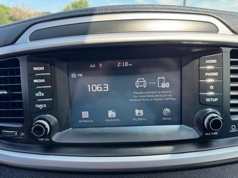Used 2020 Kia Sorento AWD V6 image 39