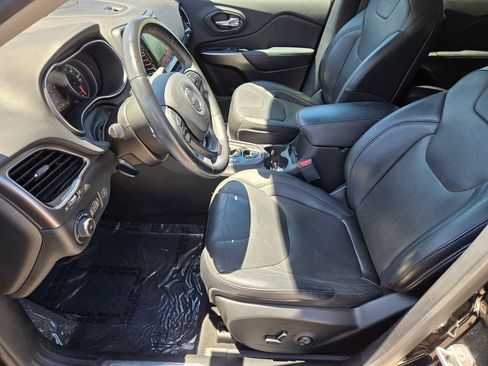Used 2019 Jeep Cherokee Limited AWD/4WD image 9