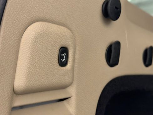 Used 2018 Jeep Grand Cherokee Limited w/ Trailer Tow Group IV image 9