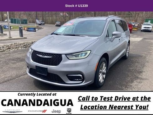 Used 2021 Chrysler Pacifica Touring-L image 4