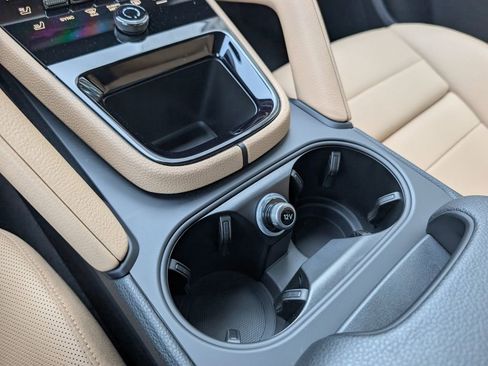 Certified 2025 Porsche Cayenne E-Hybrid AWD/4WD image 32