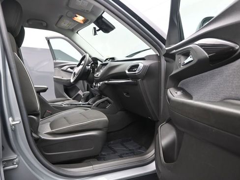 Used 2023 Chevrolet TrailBlazer LT FWD image 17
