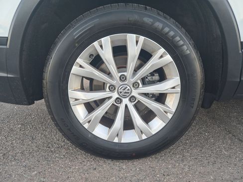Used 2018 Volkswagen Tiguan S image 31