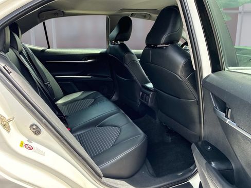 Used 2018 Toyota Camry SE w/ Audio Package FWD image 11