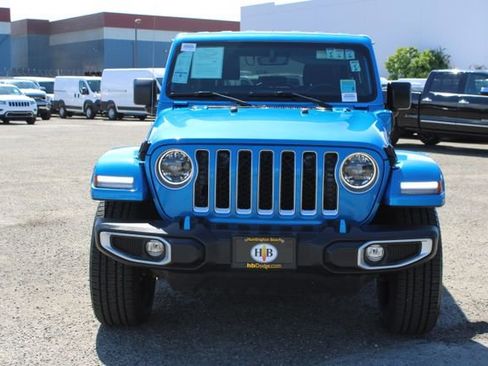 Used 2023 Jeep Wrangler Unlimited Sahara w/ Cold Weather Group AWD/4WD image 2