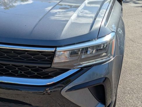 Used 2023 Volkswagen Taos SE w/ Panoramic Sunroof Package image 10