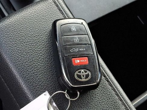 Used 2022 Toyota Tundra SR5 w/ SR5 Convenience Package AWD/4WD image 24