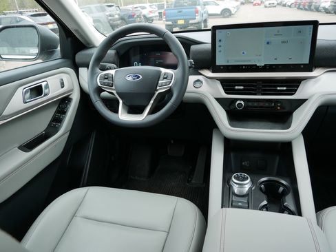 Used 2026 Ford Explorer Active w/ Active Comfort Package AWD/4WD image 9