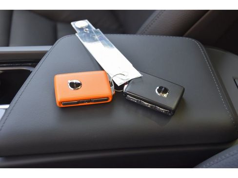 Used 2025 Volvo XC60 T8 Plus w/ Protection Package Premier image 34