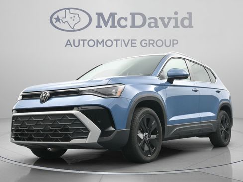 Used 2025 Volkswagen Taos SE w/ Black Wheel Package FWD image 26
