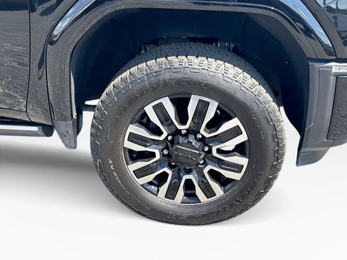 Used 2024 GMC Sierra 3500 Denali Ultimate AWD/4WD image 11