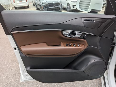 Used 2023 Volvo XC90 B6 Ultimate AWD/4WD image 12