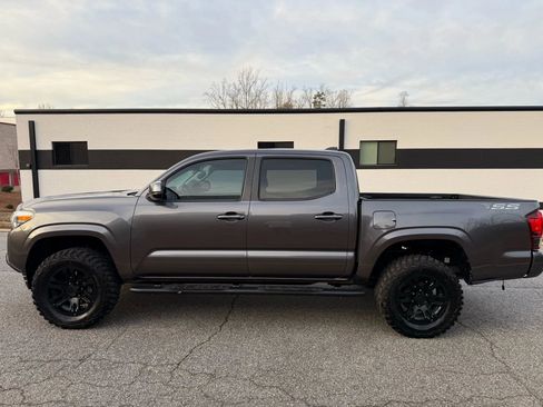 Used 2021 Toyota Tacoma SR image 7