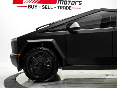 Used 2024 Tesla Cybertruck AWD Crew Cab image 14